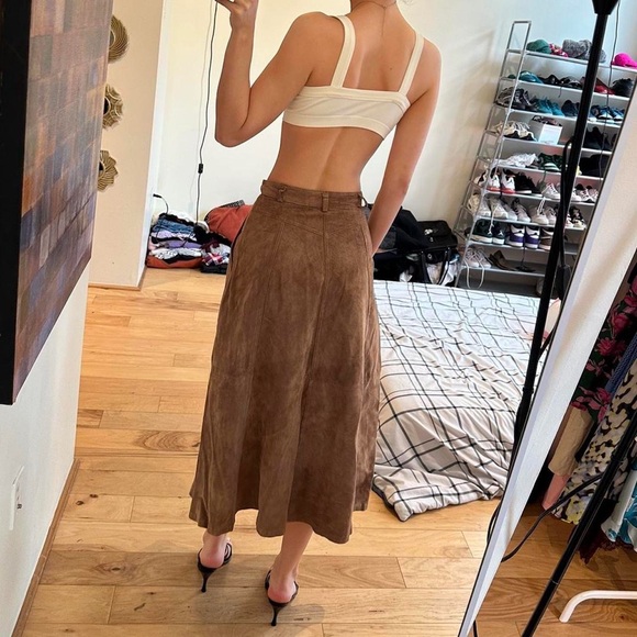 Chic Brown Leather Maxi Skirt - Picture 3 of 8